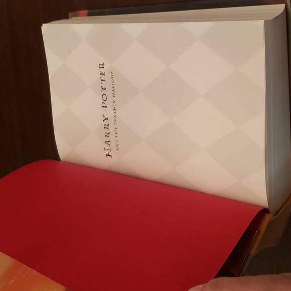 Harry Potter and The Deathly Hallows Book - Picture 8 of 12